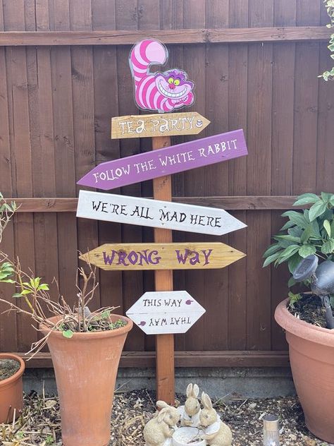 Alice In Onederland Birthday Party, Alice In Onederland Birthday, Alice In Wonderland Sign, Alice In Onederland, Alice In Wonderland Garden, Alice In Wonderland Crafts, Alice In Wonderland Diy, Alice In Wonderland Tea Party Birthday, Onederland Birthday Party