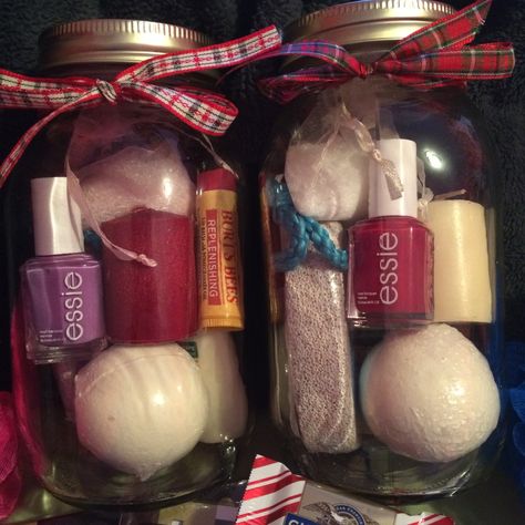 Easy Presents, Spa In A Jar, Diy Christmas Gifts For Friends, Best Friend Christmas Gifts, Diy Spa, Mason Jar Gifts, Mors Dag, Christmas Gifts For Friends, Jar Gifts