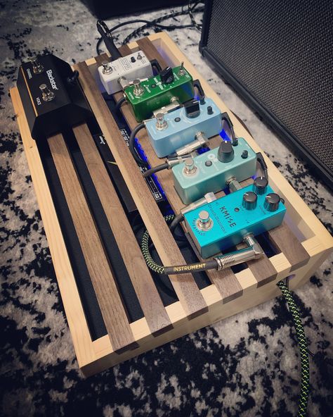 Diy Pedalboard, Guitar Pedal Board, Guitar Pedal Boards, Amp Stand, Pedal Boards, Wooden Guitar, Diy Music, Guitar Diy, Guitar Stands