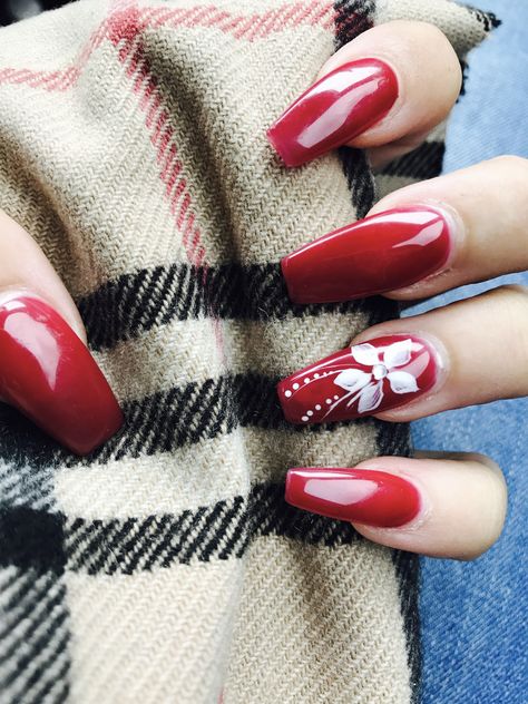 Cherry red nails with white flower 👏🏻 Red Flower Nail Designs, Red And White Nail Designs, Cherry Red Nails, Nails With White, Red And White Nails, Dark Red Nails, Red Nail Art, Red Acrylic Nails, Holiday Nail Designs