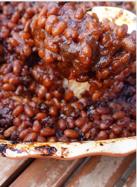 Easy BBQ Baked Beans - Vegan Option Included! Baked Beans Vegan, Canned Baked Beans, Bbq Baked Beans, Bbq Beans, Bbq Sides, Burger Toppings, Easy Bbq, Baked Beans, Vegan Options