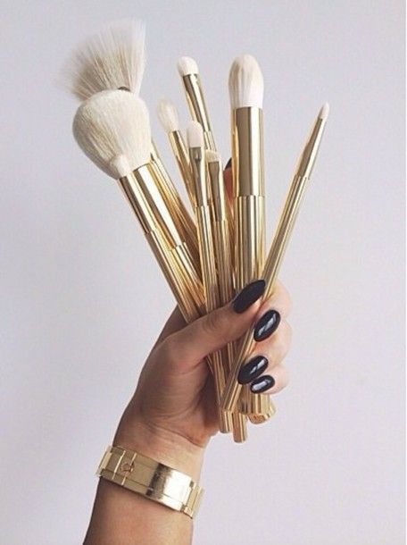 To sit on my vanity - Gold makeup brushes Gold Makeup Brushes, Golden Makeup, Makeup Materials, Make Up Brushes, Gold Makeup, It Cosmetics Brushes, Beauty Blender, Powder Puff, Work Ideas