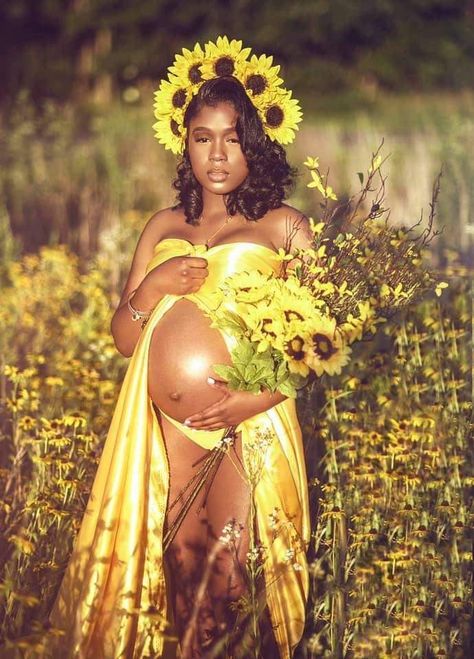 Sunflower Maternity photo shoot Maternity Shoot Black Women, Maternity Shoot Outfit, Maternity Picture Outfits, Maternity Studio Photoshoot, Cute Pregnancy Pictures, Work Photography, Maternity Photography Poses Pregnancy Pics, Couple Pregnancy Photoshoot, Maternity Photoshoot Outfits