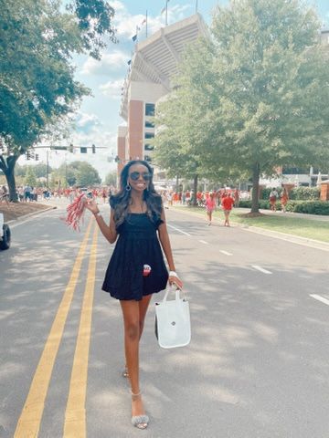 #rtr #collegefootball #gameday #dresses #littleblackdress #gamdayoutfit #collegegirls #lululemon #alabamafootball #bryantdennystadium  #rolltide Alabama Gameday Outfit, Outfit Ideas For College, Gameday Fits, College Gameday Outfits, Gameday Outfits, College Gameday, College Game Days, Gameday Dress, Alabama Football