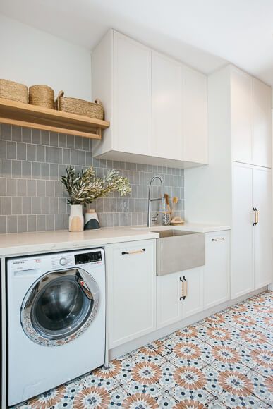 Room Tiles Design, Kyal And Kara, Laundry Room Tile, Laundry Mudroom, Laundry Powder, Dream Laundry Room, Laundry Room Renovation, Laundry Design, Modern Laundry Rooms