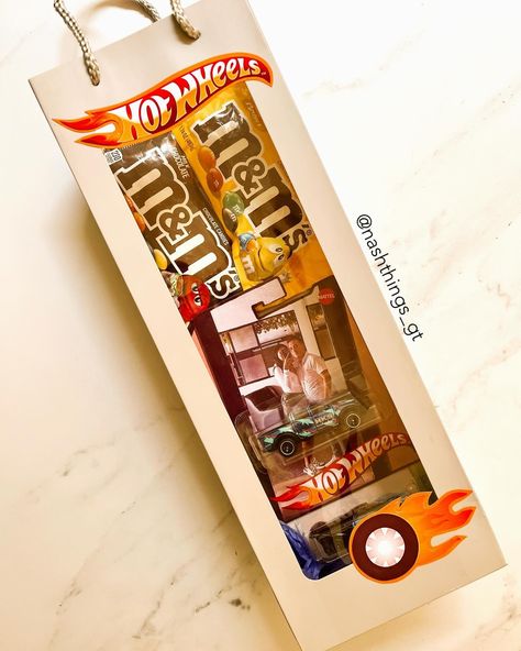 Sorprende a tu novio con hot wheels personalizados 🏎️💨 || #manualidades #hotwheels #hotwheelspersonalizados #guatemala #detallespersonalizados Chocolate Candy, Guatemala, Candy