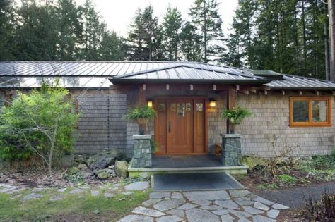 Postmedia/Homeowner may have to give up on wish for metal roofing if the pitch is too low. Raised Ranch Remodel Exterior, Cape House Exterior, Ranch Remodel Exterior, Raised Ranch Remodel, Gable Roof Design, Raised Ranch, Ranch Remodel, Porch Addition, Porch Roof