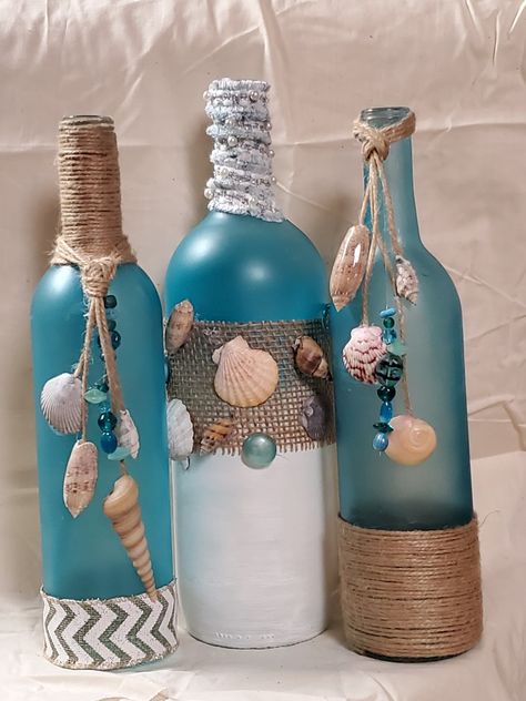 Tropisk Fest, Beach Themed Crafts, نباتات منزلية, Nautical Crafts, Glass Bottle Diy, Shelves Diy, Diy Glass Bottle Crafts, Shell Crafts Diy, Glass Bottles Art