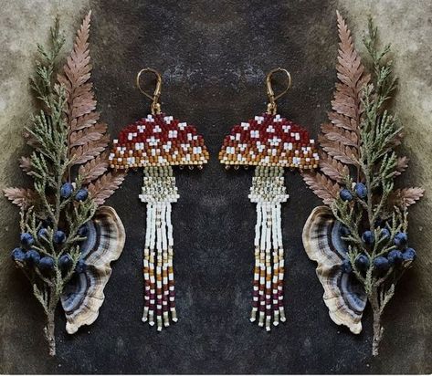 Winter Inspired Jewelry, Mushroom Beaded Earrings, Felt Jewellery, Beads Weaving, Beaded Diy, Beaded Designs, Seed Bead Jewelry Patterns, Seed Bead Crafts, Beadwork Designs