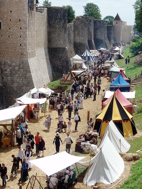 Medieval Camp Aesthetic, Quest Aesthetic, Medieval Merchant, Medieval Encampment, Medieval Tents, Medieval Christmas, Medieval Banquet, Downtown Street, France Architecture