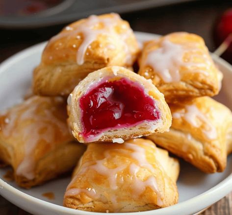 Cherry Pie Crescent Rolls, Cherry Pie Bites Crescent Rolls, Easy Cherry Pie Bites, Dessert With Cherry Pie Filling, Canned Cherry Pie Filling Recipes Easy, Recipes With Cherry Pie Filling, Recipes Using Cherry Pie Filling, Canned Cherry Pie Filling Recipes, Cherry Pie Filling Desserts