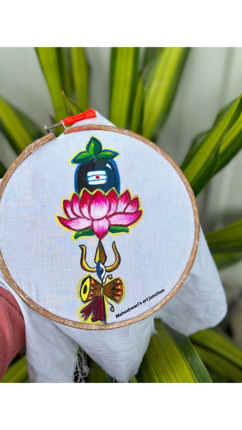 Painting On Fabric, Lotus Painting, Simple Hand Embroidery Patterns, Hand Embroidery Patterns, Kurti Designs, Fabric Painting, Embroidery Patterns, Hand Embroidery, Lotus