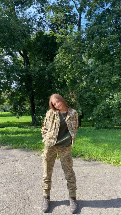 Army Girls, Army Women Aesthetic, Army Girl Aesthetic, Militarycore Outfits, Army Outfits For Women, Military Aesthetic Outfit, Military Outfits Women, Military Core Outfits, Military Woman