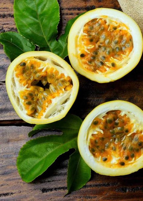 Yellow Passion Fruit, Passion Fruit Mousse, Edible Seeds, Dessert Toppings, Different Fruits, Trik Fotografi, Tropical Fruit, Fruit Juice, Passion Fruit