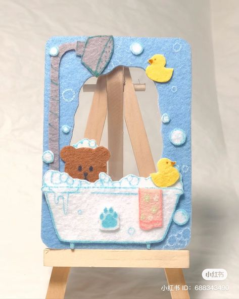 Toploader Deco, Photocard Holder, Felt Ideas, Cute Sewing Projects, Sewing Stuffed Animals, Felt Book, Diy Presents, Diy Holder, Fun Diy Crafts