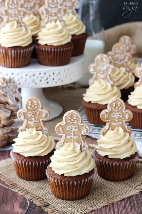 Cupcakes With Caramel, Life Love And Sugar, Chocolate Peanut Butter Desserts, Moist Cupcakes, Gingerbread Cupcakes, Caramel Frosting, Peanut Butter Desserts, Gingerbread Recipe, No Bake Bars