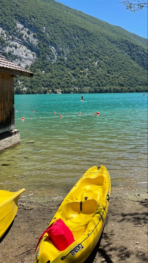 kayak canoe lake Canoe And Kayak, Travel Bucket List, Summer 2022, Travel Bucket, Life Goals, Surfboard, Kayaking, Bucket List, Lake