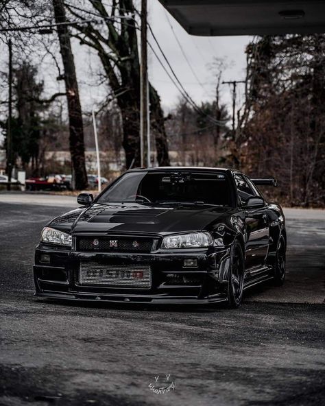 Suburban Aesthetic, Nissan R, Midwest Aesthetic, Toyota Trueno, Nissan Gtr Nismo, Aesthetic Car Wallpapers, Cleaning Cars, Gtr Nismo, Madara Susanoo