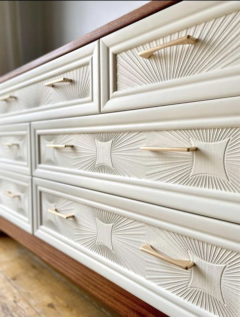 Bureau Upcycle, Tv Stand Luxury, Chest Of Drawers Design, Large Chest Of Drawers, Bedroom Chest Of Drawers, White Sideboard, Diy Dresser, G Plan, Wooden Drawers