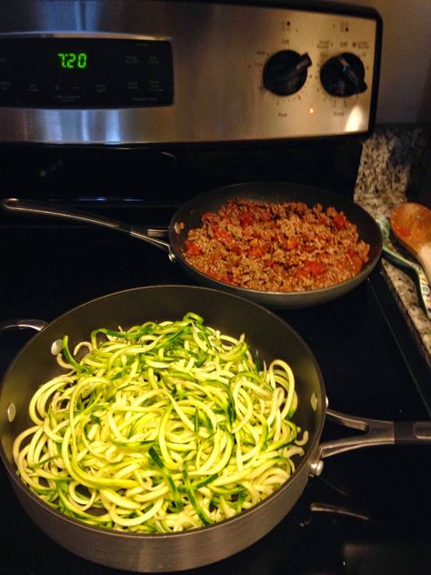 Zucchini Spaghetti Recipe, Lean Dinners, Vsg Recipes, Clean Meal Prep, Clean Foods, Spaghetti Meat Sauce, Zoodle Recipes, Bolognese Recipe, Lean And Green Meals