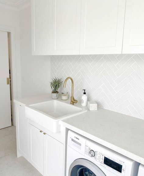 Laundry/mudroom Ideas, Narrow Laundry, Modern Beach Home, Narrow Laundry Room, Small Laundry Room Makeover, Laundry Room Flooring, Laundry Room Wallpaper, Mudroom Ideas, Laundry Room Closet