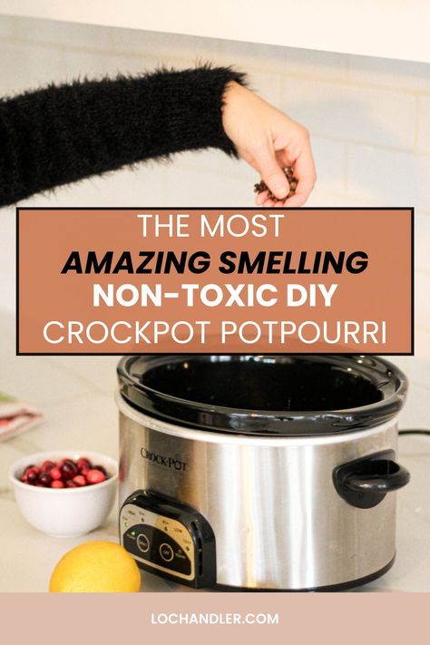 This is an easy DIY Potpourri because you can make this yourself easily! This crockpot potpourri smells amazing and is all natural and perfect for a non toxic home and lifestyle! Slow Cooker Potpourri, Crockpot Pot Pourri, Crockpot Potpourri Recipes House Smells, Crockpot Popourie, Crockpot Poupori, Slow Cooker Simmer Pot, Simmer Pot Recipes Crockpot, Mini Crockpot Simmer Pot, Crockpot Potpourri