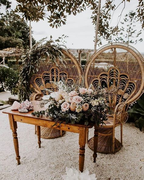 Grand peacock chairs for your sweetheart table? Loving on this setup 😍✨🌿 Styling + furniture | @theweddingshed Photography |… Peacock Chair Wedding, Boho Wedding Ceremony Decor, Bride Groom Table, Wedding Table Setup, Boho Wedding Ceremony, Samantha Wedding, Sweetheart Table Decor, Afternoon Wedding, Byron Bay Weddings