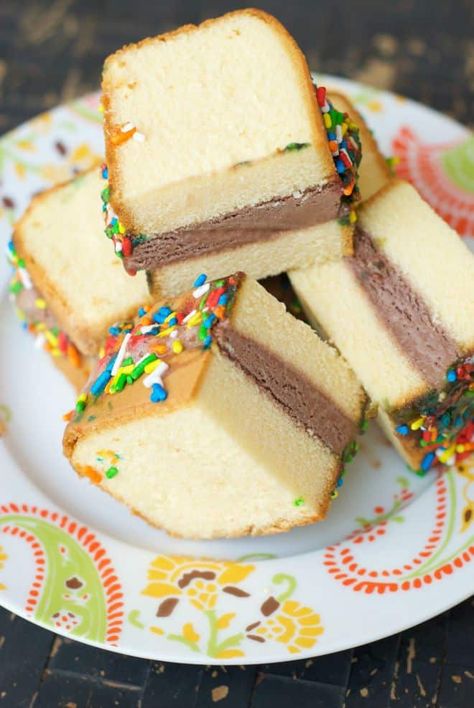 Sara Lee Pound Cake, Easy Ice Cream Sandwiches, Homemade Pound Cake, Ice Cream Sandwiches Recipe, Ice Cream Sandwich Cake, Peach Ice Cream, Sara Lee, Pound Cake With Strawberries, Kid Desserts