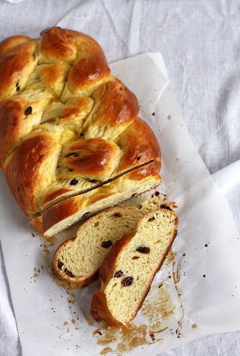 Sweet Braided Yeast Bread (Rosinenzopf) » Little Vienna Breakfast Bread Recipes, Braided Bread, Yeast Bread Recipes, German Recipes, Cooking Spoon, Yeast Bread, Polish Recipes, Challah, Sweet Breads