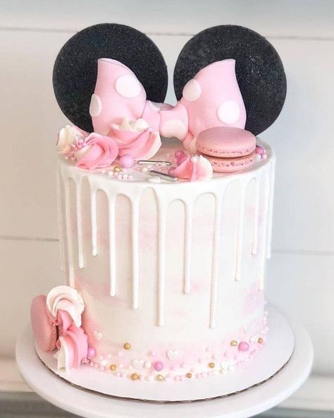 Minnie Mouse Cakes, Pink Macaroons, Minnie Mouse Birthday Party Decorations, Twodles Birthday, White Fondant, Minnie Mouse Birthday Decorations, Minnie Mouse Birthday Cakes, Minnie Mouse Cupcakes, Fondant Bow