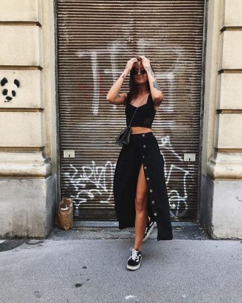 - outfits verano mujer - ropa para verano #verano #outfitoftheday #outfits #modafemenina #ropa #kimkardashian #kyliejenner #summer #ropaverano #boho #outfitinspiration Midi Rok Outfit, Black Midi Skirt Outfit, Midi Rock Outfit, Midi Skirt Outfit, Chique Outfits, Outfit Chic, Rock Outfit, Diy Clothing, Pinterest Fashion