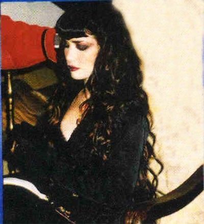 Gothic Women Aesthetic, Wavy Goth Hair, Goth Long Hair, Goth Goddess, Hair Aesthetics, 80s Goth, 90s Goth, Extension Hair, Goth Hair