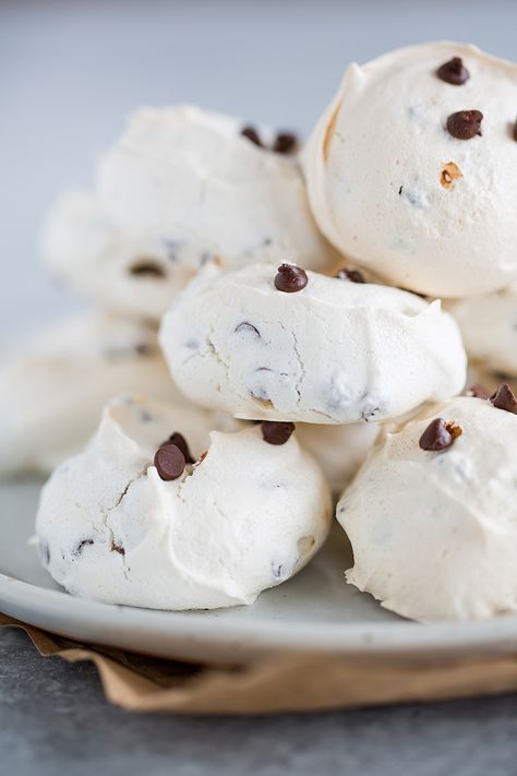 A plate full of Chocolate Chip Meringue Cookies. Mirangue Cookies, Forgotten Cookies Recipe, Chocolate Chip Meringue Cookies, Easy Meringues, Forgotten Cookies, Meringue Cookie, Meringue Cookie Recipe, Chocolate Meringue, Holiday Cookie Exchange