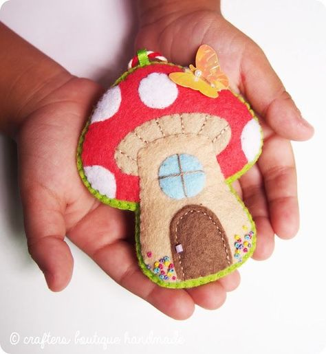 Spring Sewing Projects, Easy Felt Crafts, Mushroom Cottage, Spring Sewing, Felt Mushroom, Felt Ornaments Patterns, Mushroom Crafts, Mushroom Pattern, Felt Crafts Patterns