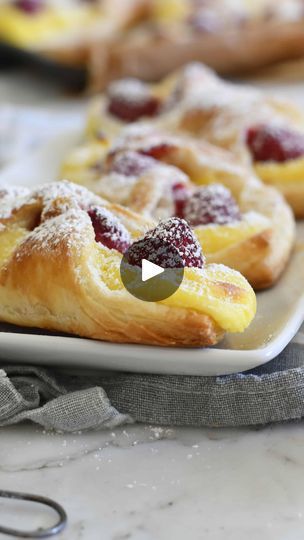 Pastry Puff Recipes, Cream Pastries, Raspberry Pastry, Italian Custard, Puff Pastry Recipes Dessert, Pastries Recipes Dessert, Custard Tarts, Puff Pastry Desserts, Frosting Recipes Easy