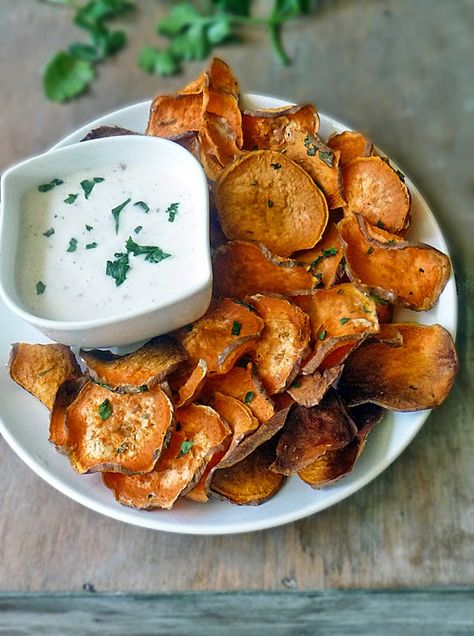 Sweet Potato Chips with Garlic Aioli Dipping Sauce Diy Easy Recipes, Garlic Aioli, Sweet Potato Chips, Potato Chip, Healthy Appetizers, Aioli, Yummy Appetizers, Potato Chips, Clean Eating Snacks