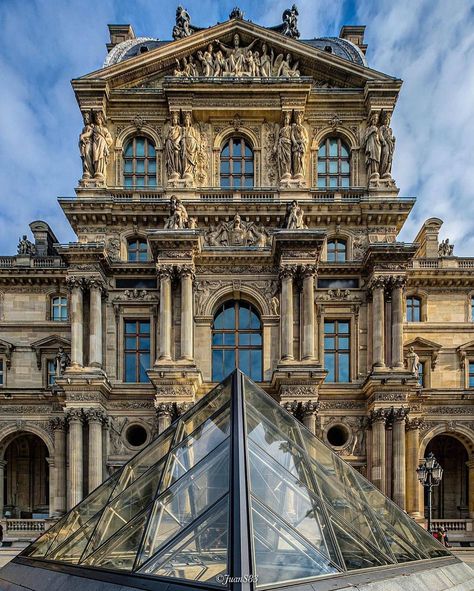 Louvre Aesthetic, Paris Mood Board, Europe Architecture, Tuileries Garden, France Travel Guide, European Architecture, Amazing Paintings, Louvre Paris, Louvre Museum