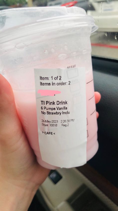 Starbucks Cotton Candy Refresher, Cotton Candy Refresher Starbucks, Cotton Candy Refresher, Refresher Starbucks, Cotton Candy Drinks, Secret Starbucks Recipes, Candy Drinks, Starbucks Drinks Recipes, Starbucks Recipes