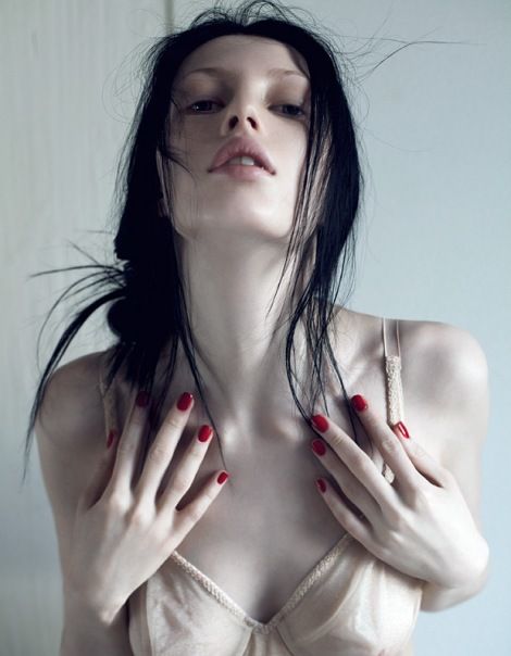 gothic | rachelinvogue Black Hair Pale Skin, Skin Anatomy, Hair Pale Skin, Porcelain Skin, Pale Skin, Fair Skin, New Skin, White Photography, Dark Hair