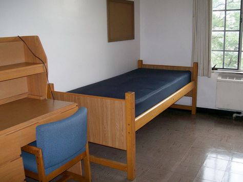 Dorm Room Furniture Arrangement, Empty Dorm Room, Dorm Room Arrangements, Dorm Room Small, Dorm Room Chairs, Single Dorm Room, Room Arrangement Ideas, Guy Dorm Rooms, Dorm Room Layouts