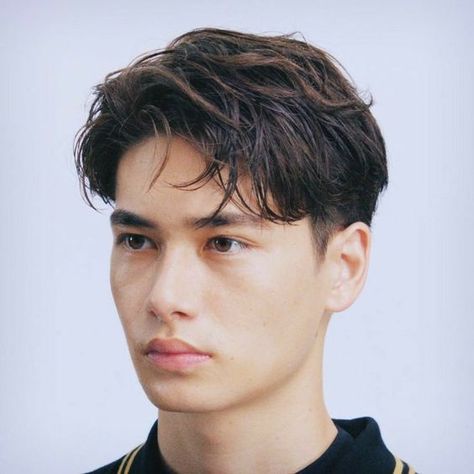 Men’s Haircut Square Face, 2 Block Haircut Men Korean, Uppercut Hairstyle, Middle Part Haircut, Haircut Names, Hair For Round Face Shape, Styl Grunge, Haircut Names For Men, Men Haircut Curly Hair