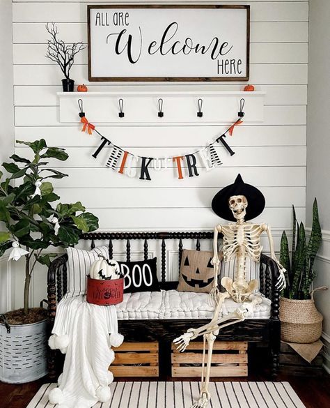 Halloween Modern Decor, Scary Halloween Front Porch, Tablescapes 2023, Halloween Front Porch Decorations, Halloween Movie Marathon, Front Porch Decorations, Halloween Frog, Halloween Home Decor Ideas, Diy Halloween Witch