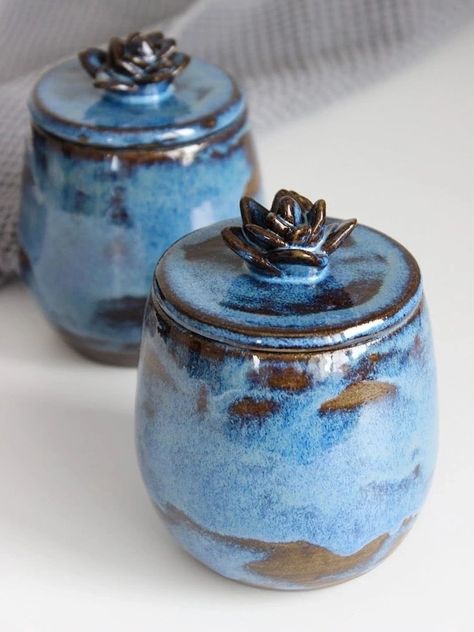 Pottery Boxes With Lids Ideas, Lidded Vessels Ceramic Pottery, Wheel Ceramics, Lidded Pottery, Pottery Jars, Pottery Jar, Ceramics Pottery Art, Ceramics Projects, Candy Containers