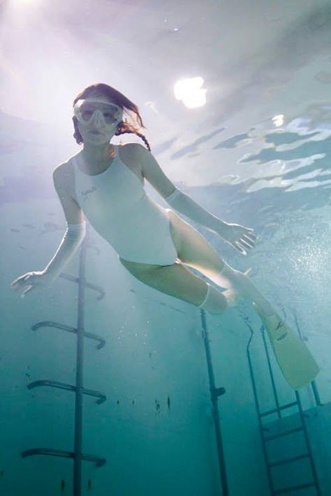 Manabukoga Underwater, Manabu Koga, Underwater Model, Scuba Girl, Anatomy Poses, Female Pose Reference, Body Reference Poses, Underwater Photos, 인물 드로잉