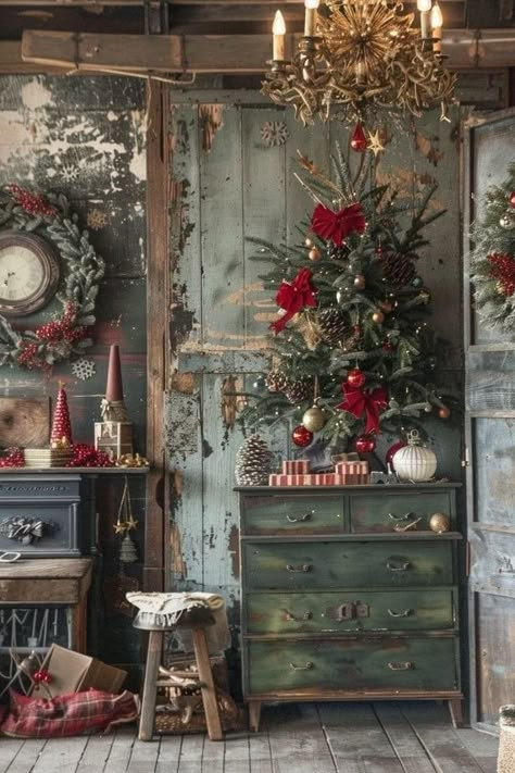 1900 Christmas Decor, Edwardian Christmas Decorations, Christmas Decorating With Antiques, Christmas Tree In Small Space, Vintage Christmas Decor Ideas Farmhouse, Victorian Christmas Decor Ideas, 1800s Christmas, Christmas Coffee Table Decor, Vintage Decor Ideas