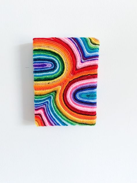 Yarn Art Diy, Yarn Painting Art, Yarn Painting, Fiber Wall Art, Yarn Wall Art, Art Rules, Glowing Art, Clay Crafts Air Dry, Rainbow Crafts