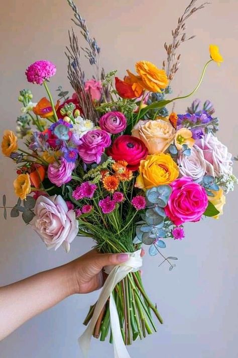 Flower lover 💐 J Signature, Market Flowers, Get Well Flowers, Luxury Flower Bouquets, Vibrant Bouquet, Corporate Flowers, Anniversary Flowers, Reception Flowers, Colorful Bouquet