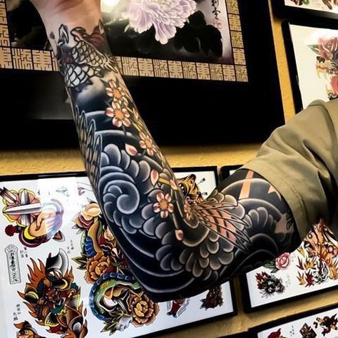 Tato Irezumi, Japanese Tattoo Sleeve, Natur Tattoo Arm, Japanese Irezumi, Bodysuit Tattoos, Irezumi Tattoo, Tato Dada, Nature Tattoo Sleeve, Nature Tattoo