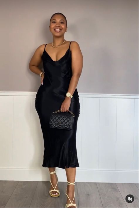 Black Silk Dress Outfit Classy, Slip Dress Outfit Night, Silk Dress Outfit Classy, Black Silk Skirt Outfit, Dress Brunch Outfit, Black Slip Dress Outfit, Satin Dress Outfit, Killa Fashion, Silk Skirt Outfit