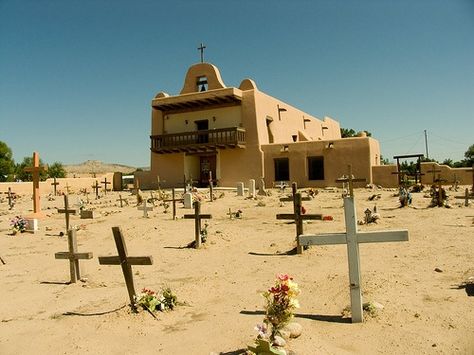 Food Vibes, Travel New Mexico, Taos New Mexico, New Mexico Usa, Old Cemeteries, Religious Architecture, Old Churches, Country Church, New Mexican